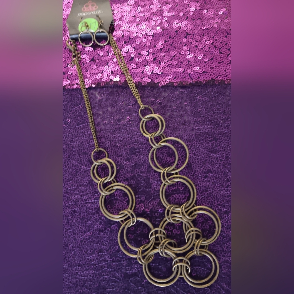 Paparazzi Gold Interlocking Circle Necklace